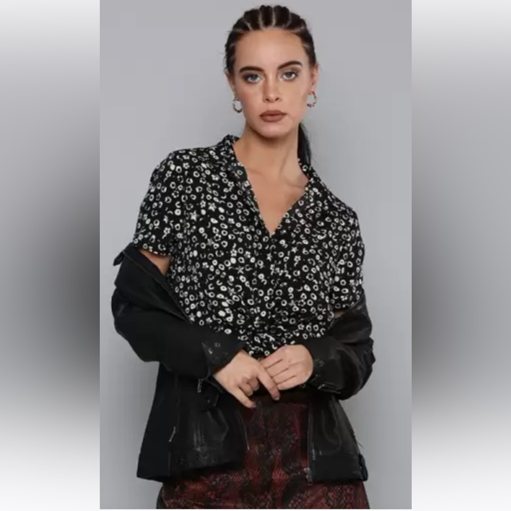 Carlton London Women Black & White Printed
Shirt with Twisted Detail - size M